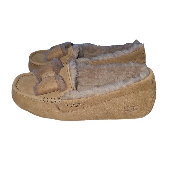 NWOT UGG Moccasin - Picture 2 of 4
